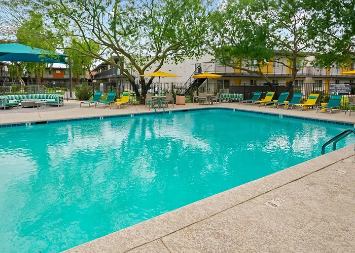 2b1b Stylish Haven - Pool And Parking *