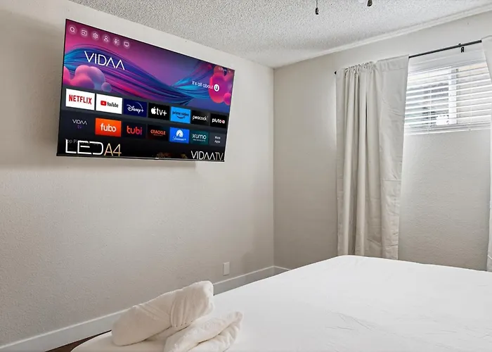 2b1b Stylish Haven - Pool And Parking * Tempe
